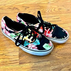 Vans size Women’s/youth 5.5 or men’s 4